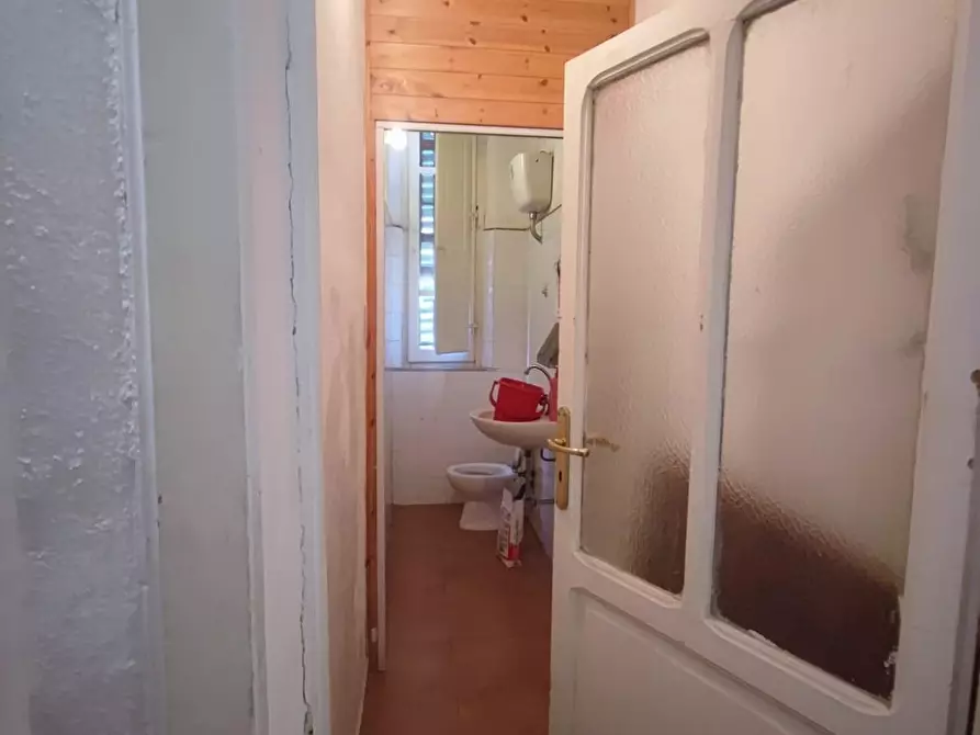 Immagine 9 di Locale commerciale in affitto  a Grosseto