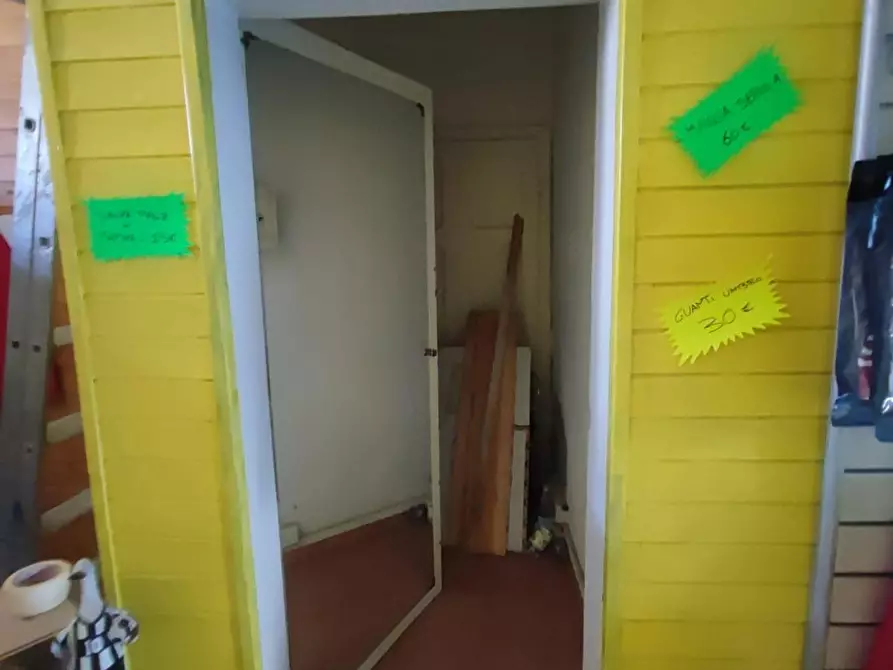 Immagine 8 di Locale commerciale in affitto  a Grosseto