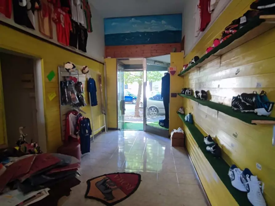 Immagine 4 di Locale commerciale in affitto  a Grosseto