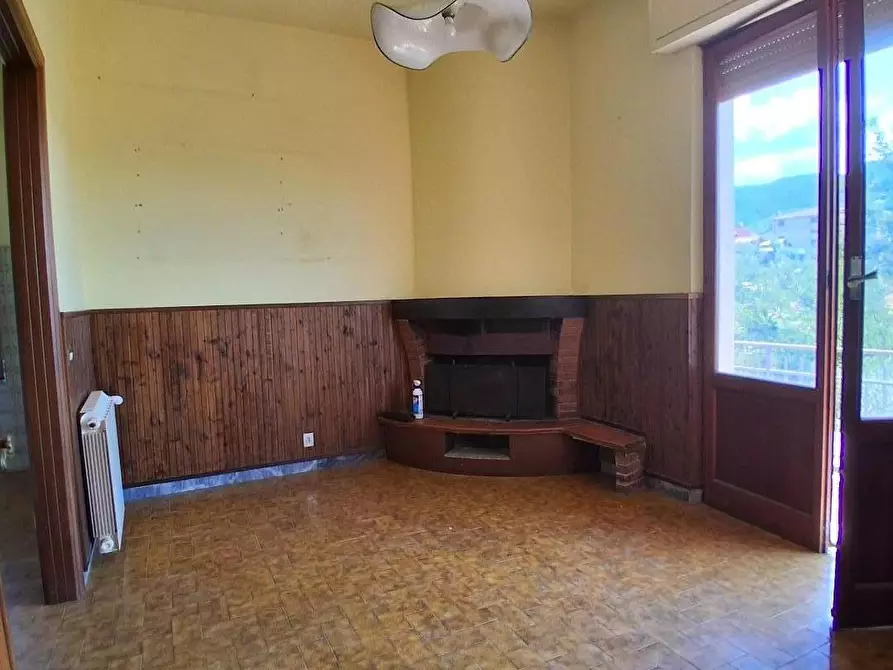 Immagine 15 di Porzione di casa in vendita  a Sarzana