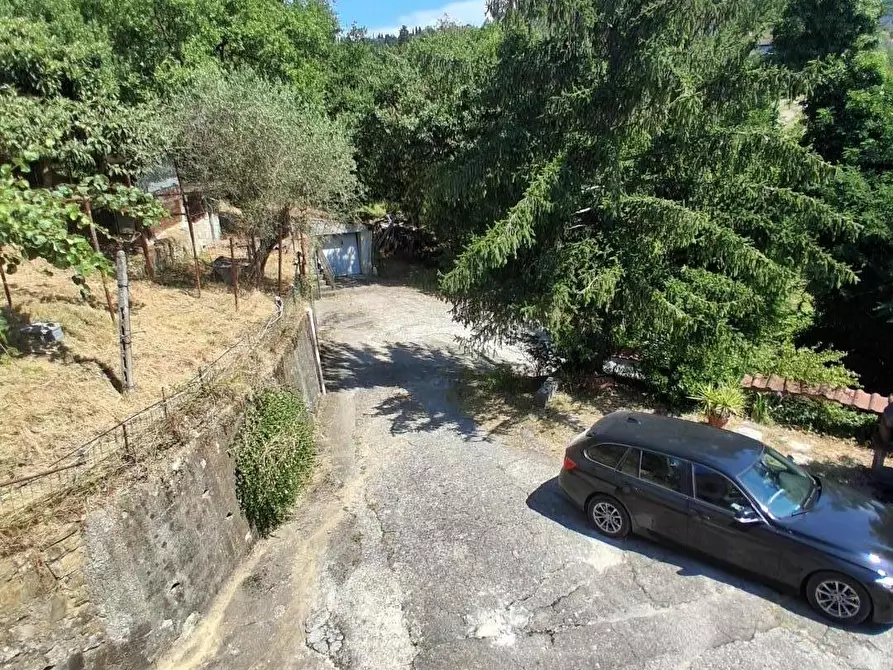 Immagine 11 di Porzione di casa in vendita  a Sarzana