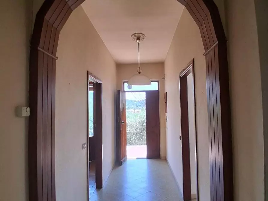 Immagine 1 di Porzione di casa in vendita  a Sarzana