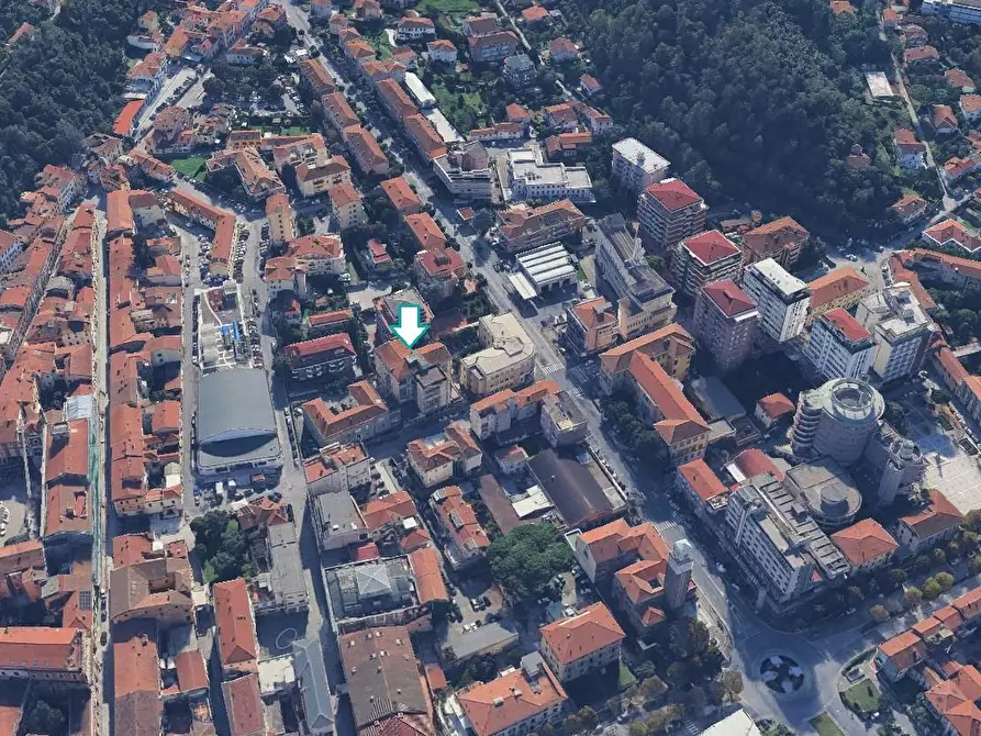 Immagine 3 di Locale commerciale in vendita  a Massa