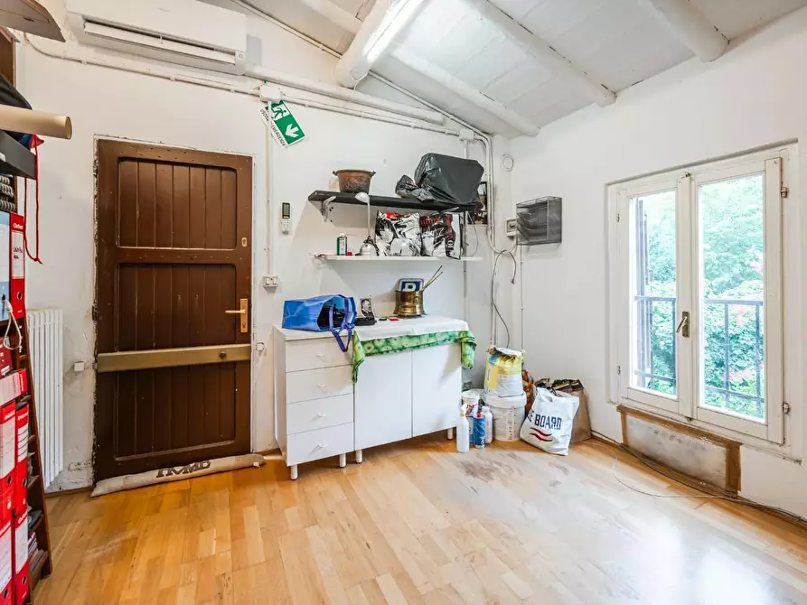 Immagine 11 di Casa indipendente in vendita  a Reggio Nell'emilia