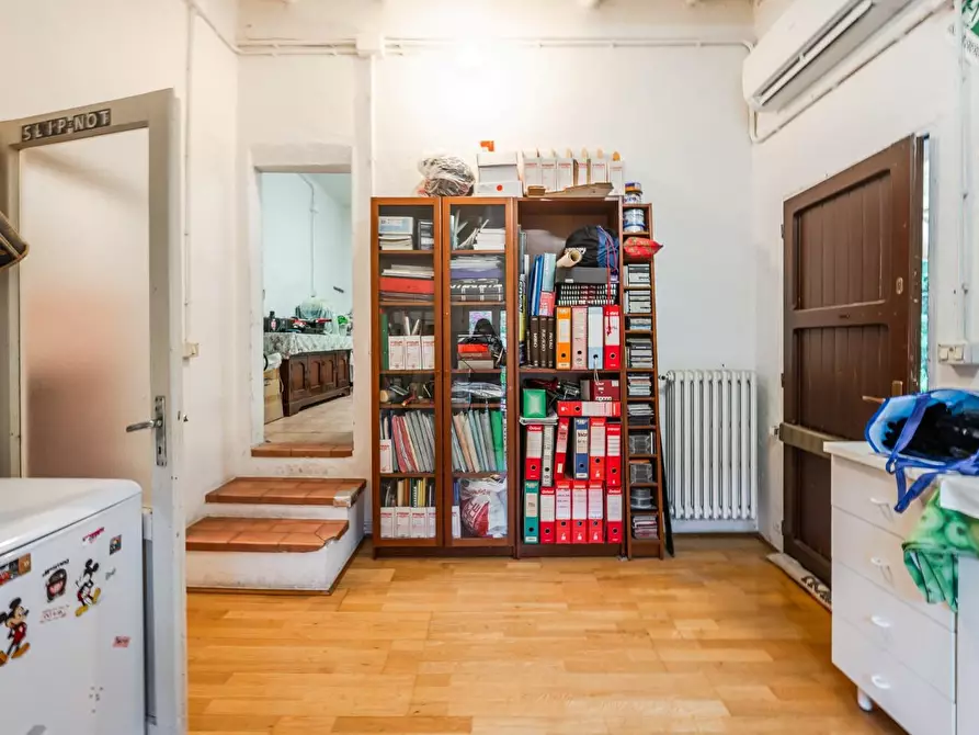 Immagine 10 di Casa indipendente in vendita  a Reggio Nell'emilia