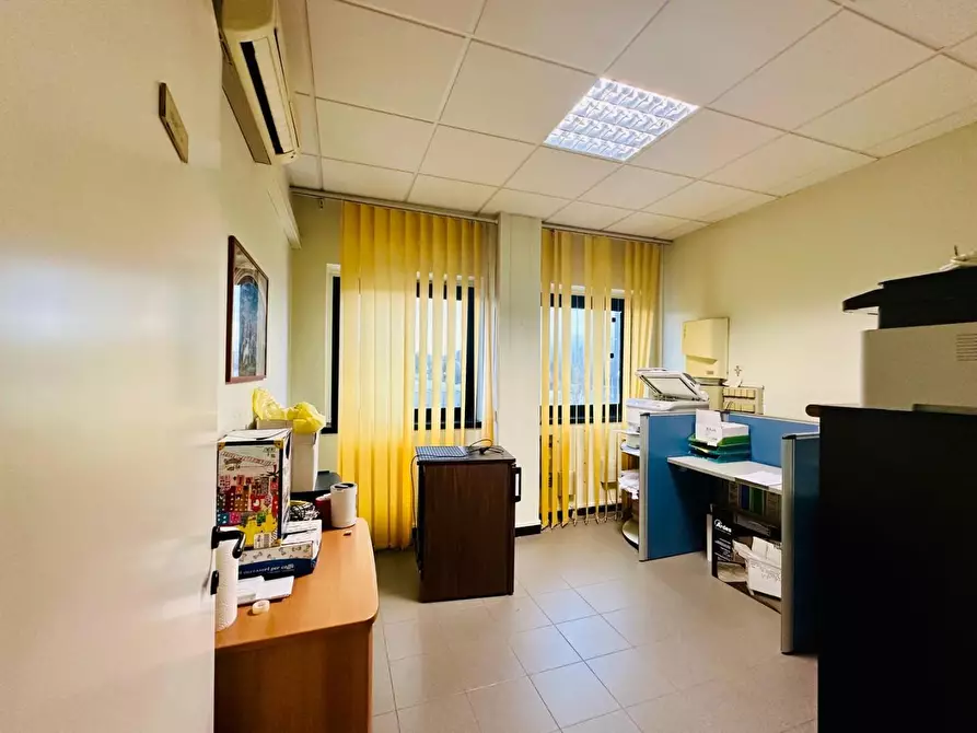 Immagine 2 di Ufficio in vendita  a Capannori
