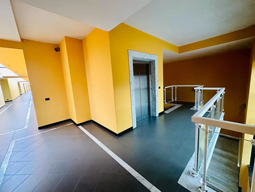 Immagine 7 di Ufficio in vendita  a Capannori