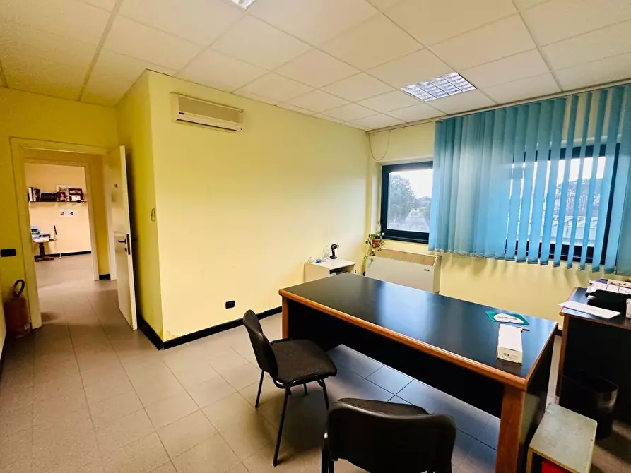 Immagine 3 di Ufficio in vendita  a Capannori