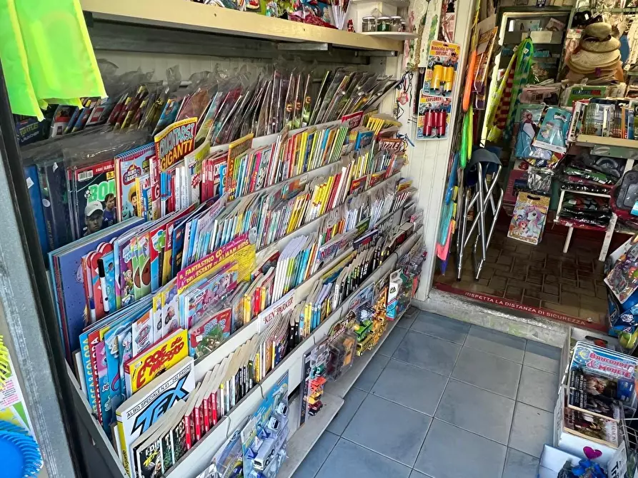 Immagine 5 di Attività commerciale in vendita  a Forte Dei Marmi