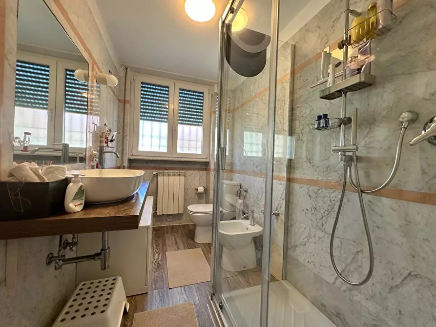 Immagine 9 di Appartamento in vendita  a Viareggio