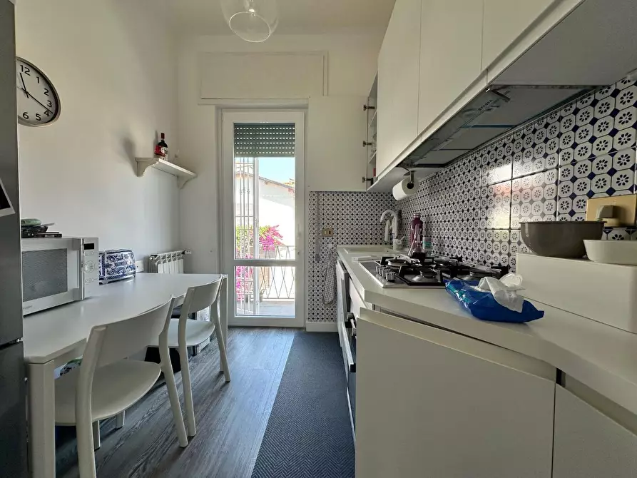 Immagine 3 di Appartamento in vendita  a Viareggio