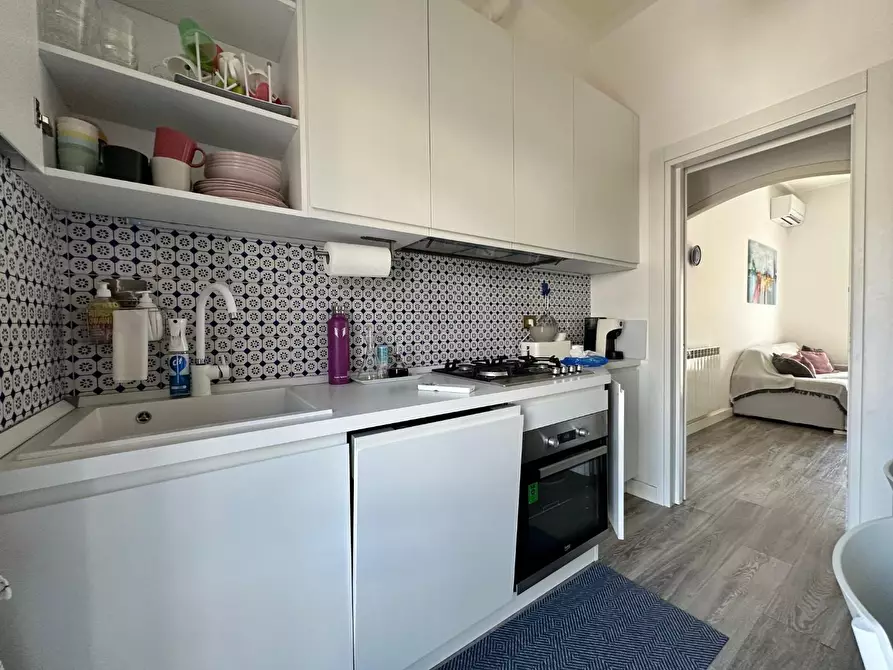 Immagine 4 di Appartamento in vendita  a Viareggio