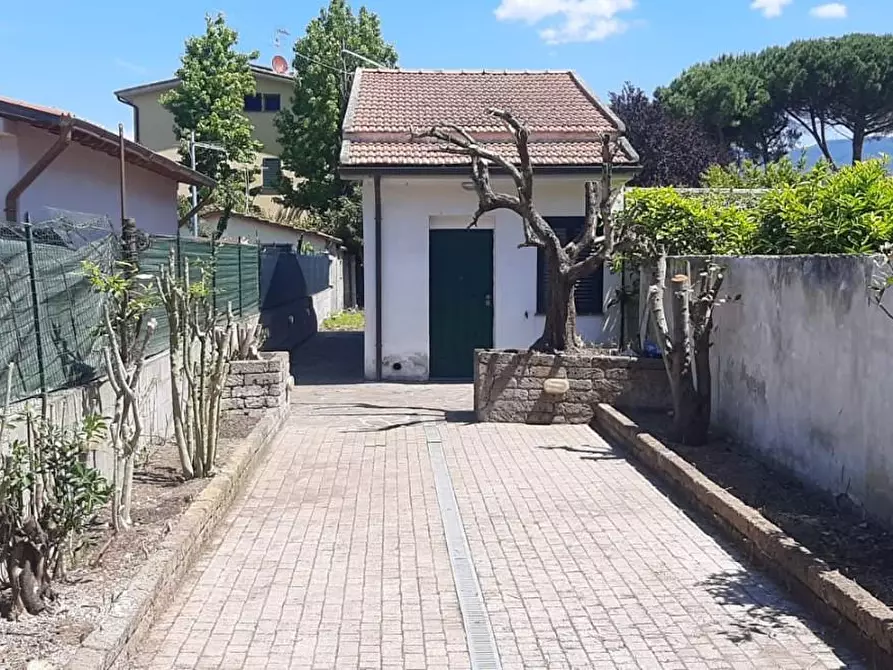 Immagine 2 di Villa in affitto  a Cascina