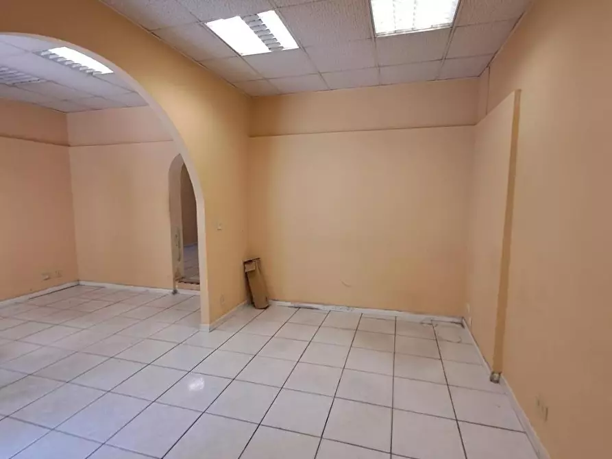 Immagine 7 di Locale commerciale in affitto  a Livorno