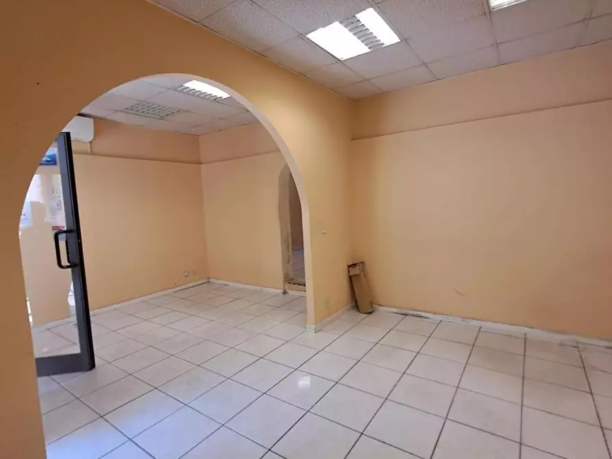 Immagine 8 di Locale commerciale in affitto  a Livorno
