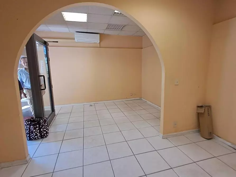 Immagine 10 di Locale commerciale in affitto  a Livorno