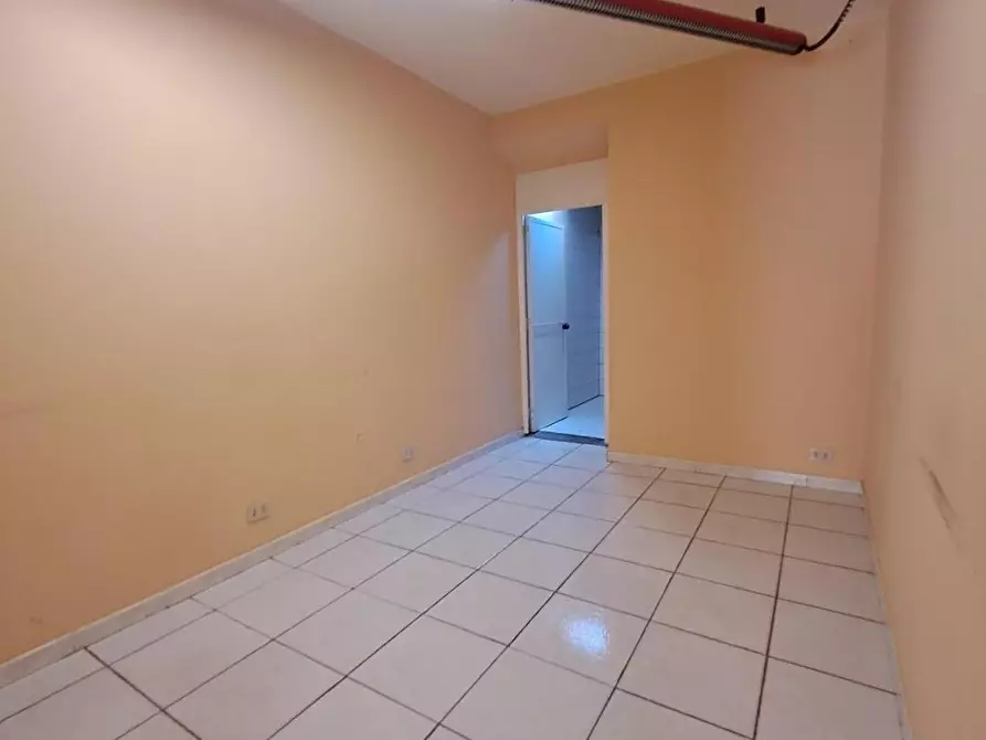 Immagine 3 di Locale commerciale in affitto  a Livorno