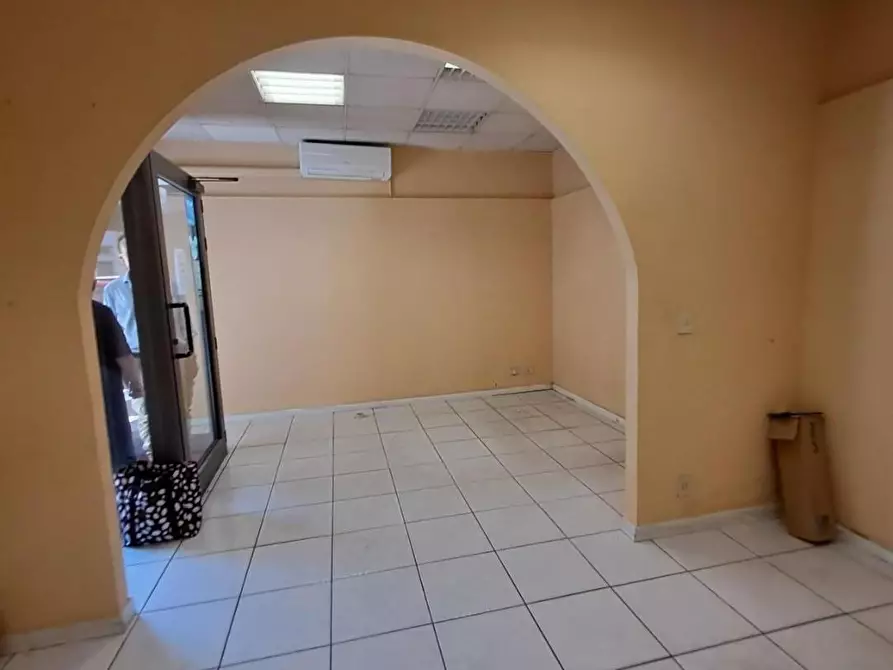 Immagine 9 di Locale commerciale in affitto  a Livorno