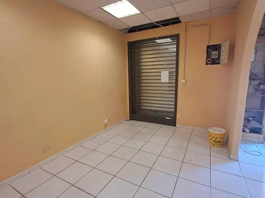 Immagine 6 di Locale commerciale in affitto  a Livorno