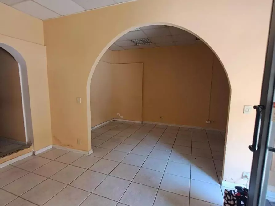 Immagine 1 di Locale commerciale in affitto  a Livorno