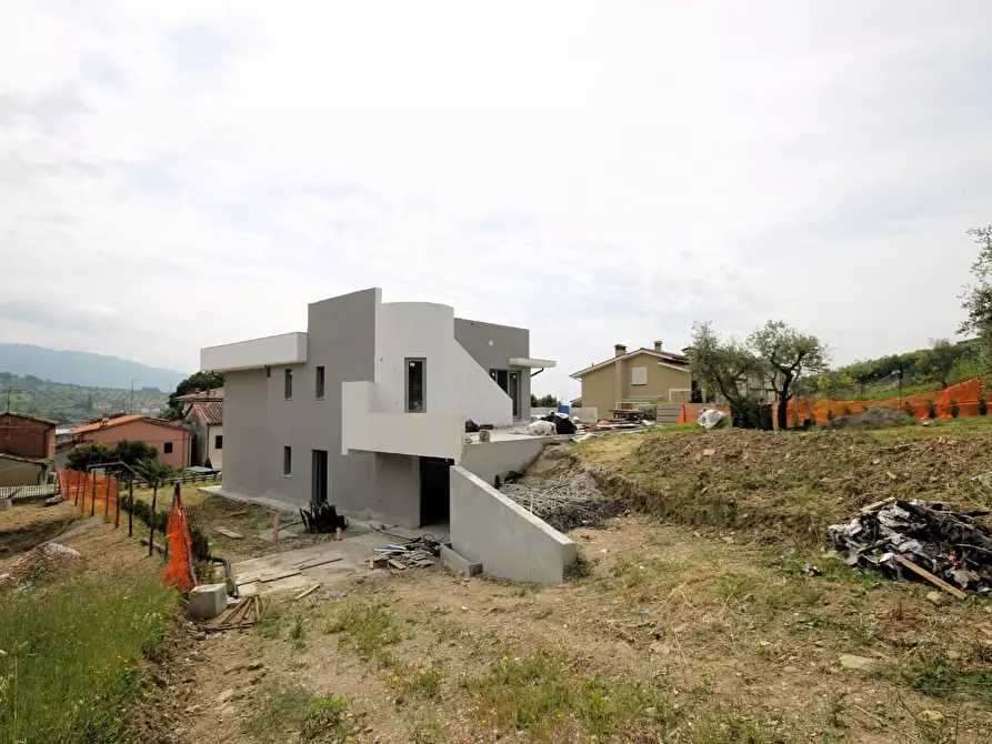 Immagine 2 di Villa in vendita  a Capannori