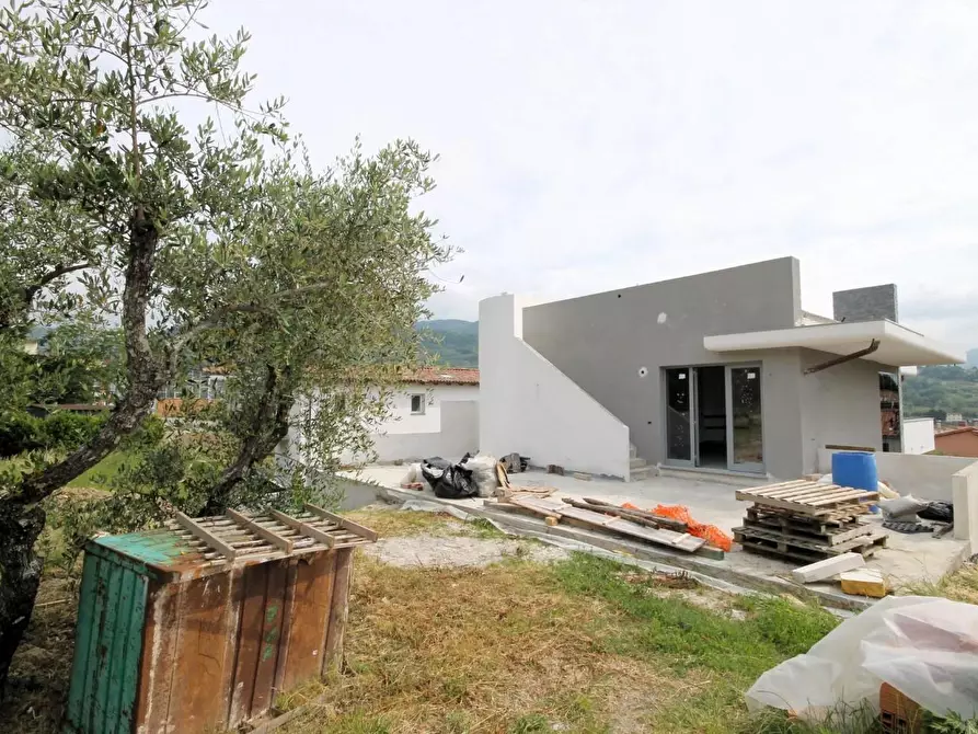 Immagine 7 di Villa in vendita  a Capannori