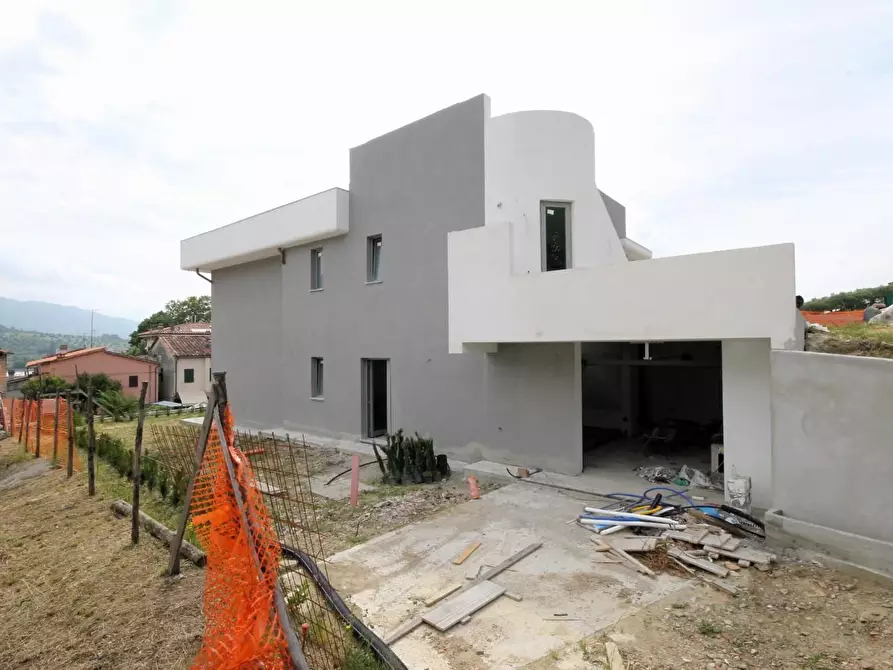 Immagine 3 di Villa in vendita  a Capannori