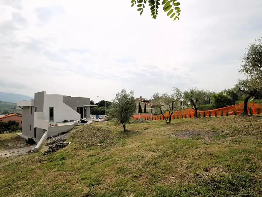 Immagine 5 di Villa in vendita  a Capannori