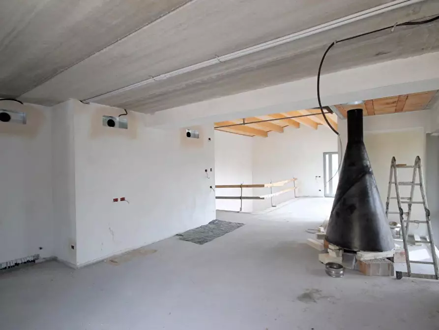 Immagine 9 di Villa in vendita  a Capannori