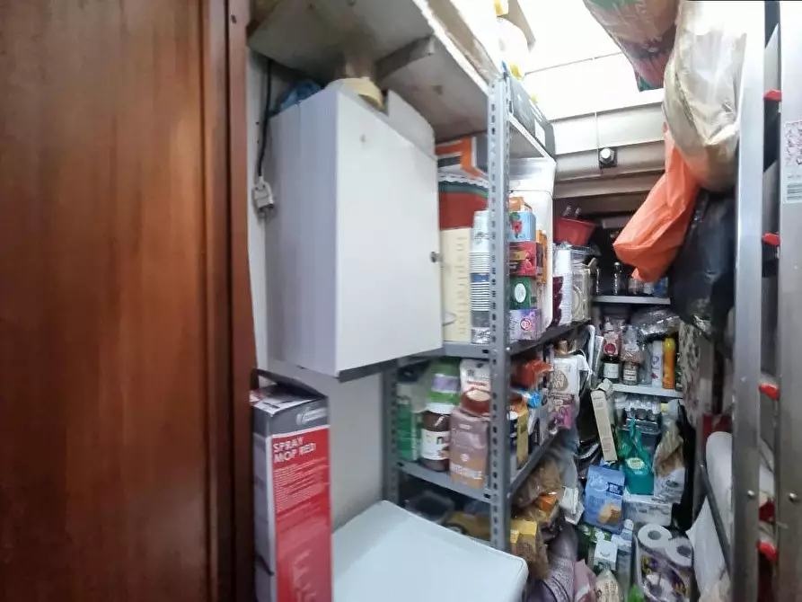 Immagine 35 di Appartamento in vendita  a Livorno