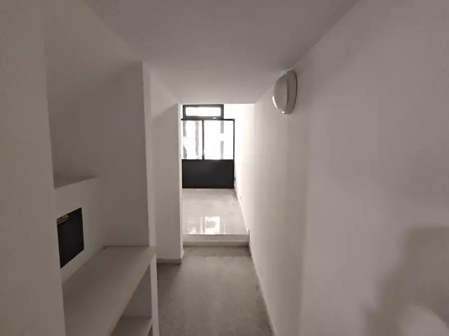 Immagine 15 di Locale commerciale in affitto  a Carrara