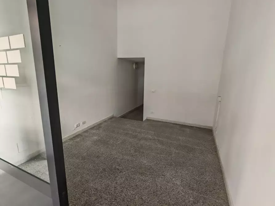 Immagine 11 di Locale commerciale in affitto  a Carrara