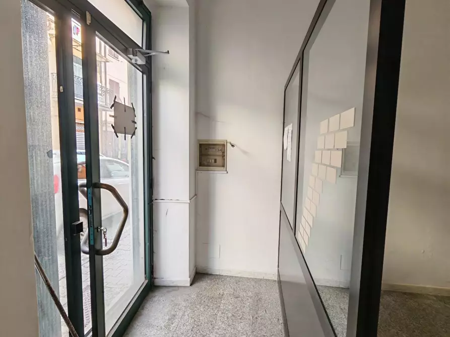 Immagine 5 di Locale commerciale in affitto  a Carrara