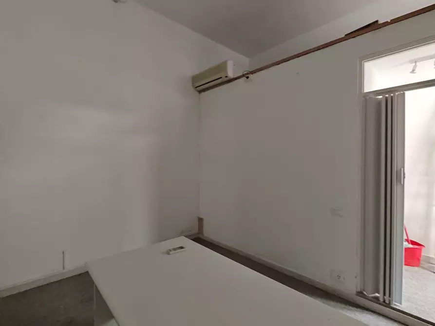 Immagine 6 di Locale commerciale in affitto  a Carrara