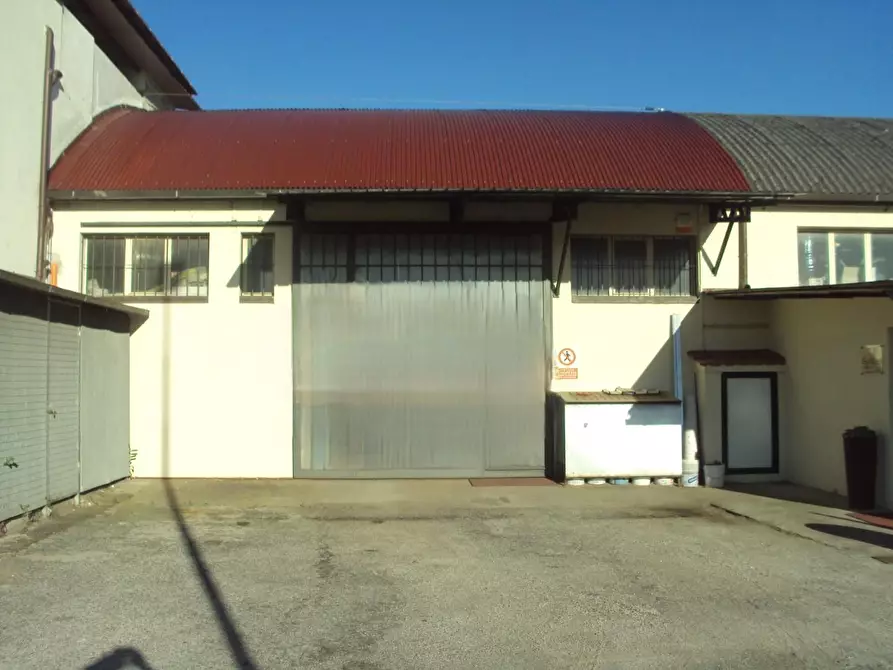 Immagine 3 di Locale commerciale in affitto  a San Giuliano Terme