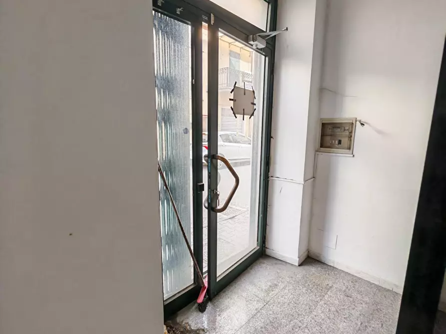 Immagine 11 di Locale commerciale in vendita  a Carrara