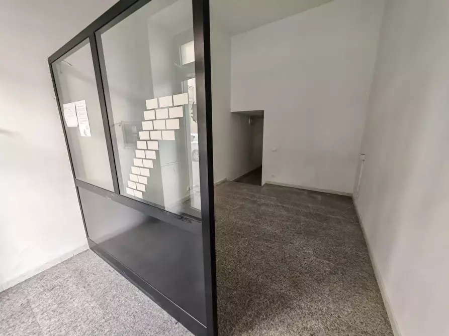 Immagine 3 di Locale commerciale in vendita  a Carrara