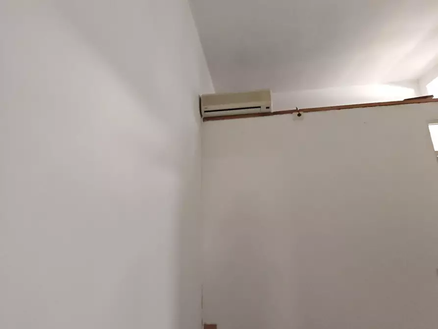 Immagine 16 di Locale commerciale in vendita  a Carrara