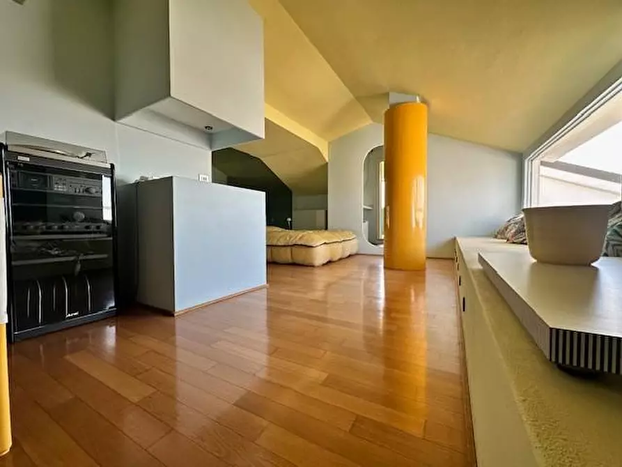 Immagine 32 di Mansarda in vendita  a Camaiore