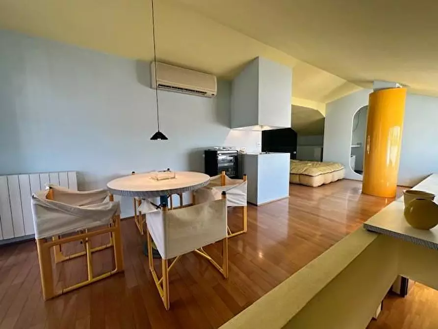 Immagine 19 di Mansarda in vendita  a Camaiore