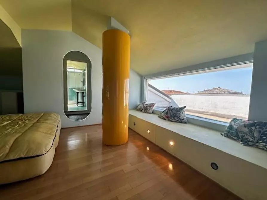 Immagine 30 di Mansarda in vendita  a Camaiore