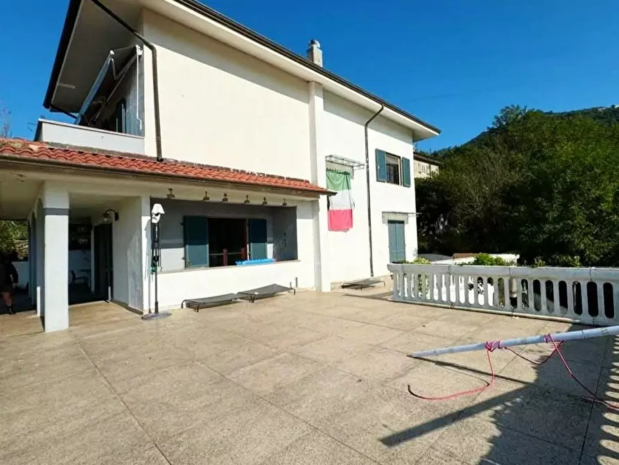 Immagine 2 di Villa in vendita  a Carrara