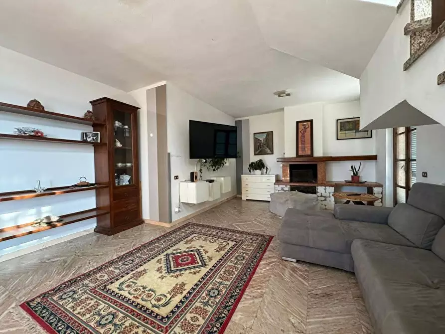 Immagine 11 di Villa in vendita  a Carrara