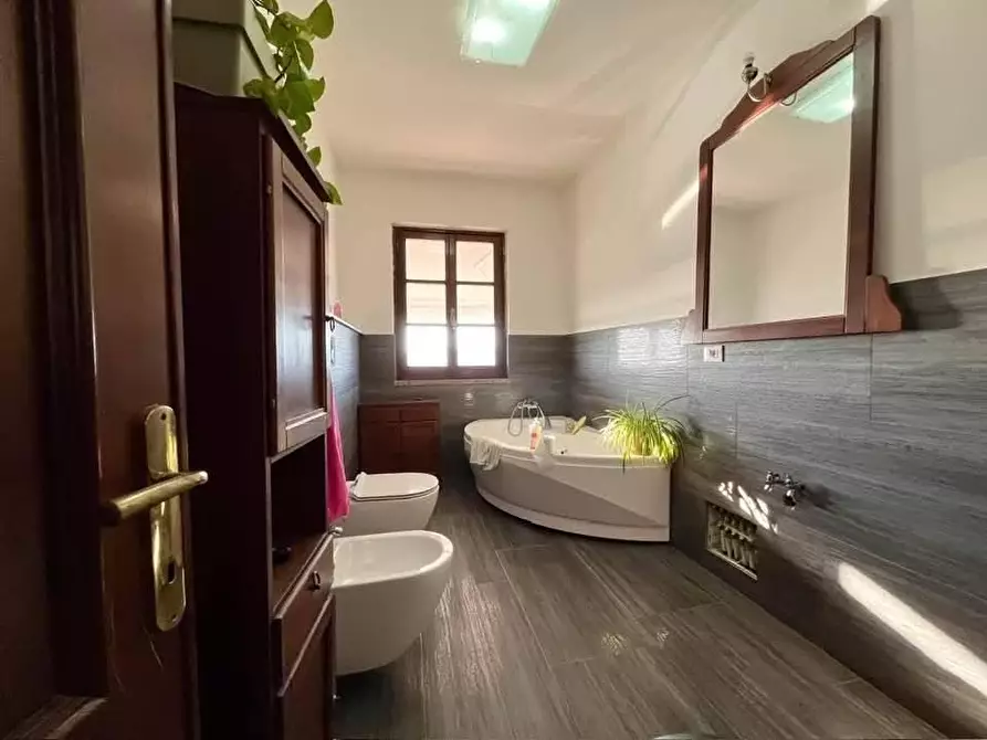 Immagine 23 di Villa in vendita  a Carrara