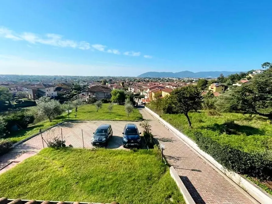 Immagine 5 di Villa in vendita  a Carrara