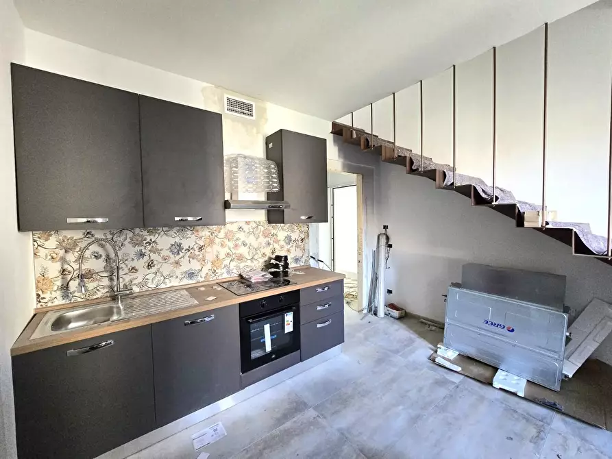 Immagine 10 di Mansarda in vendita  a Poggibonsi