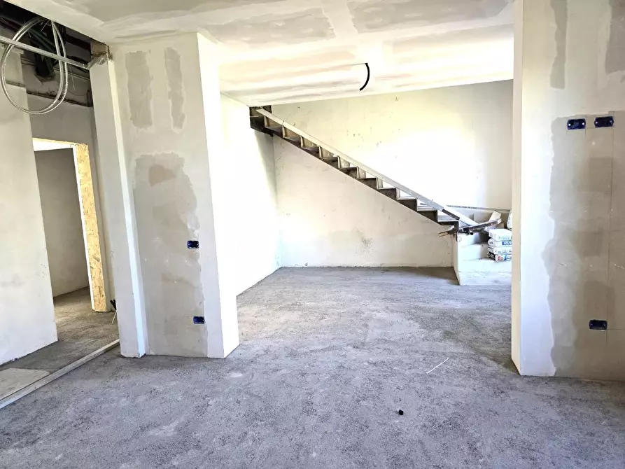 Immagine 9 di Mansarda in vendita  a Poggibonsi