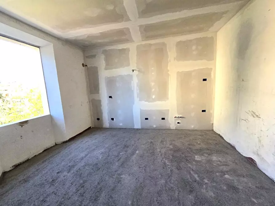 Immagine 10 di Mansarda in vendita  a Poggibonsi