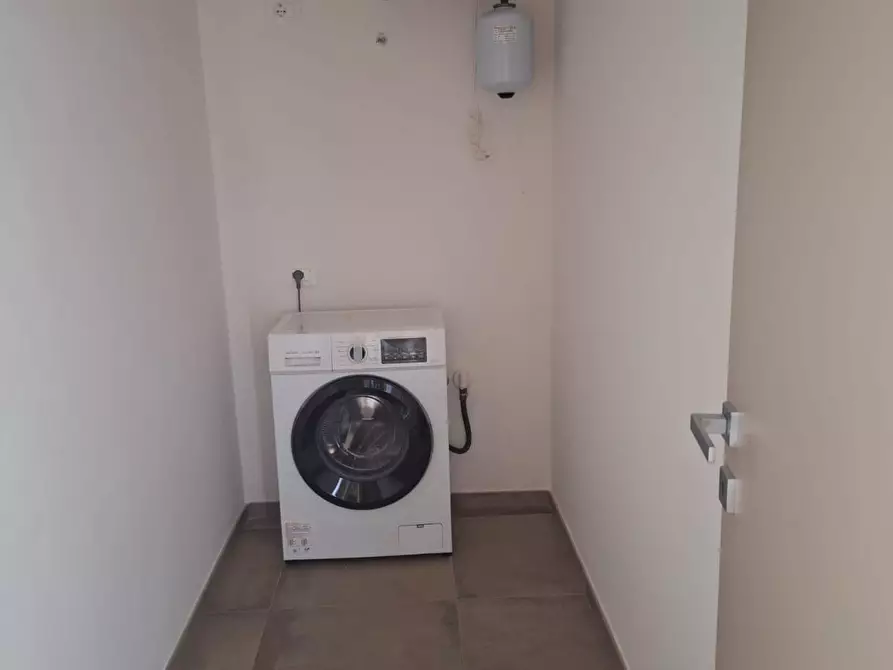 Immagine 6 di Appartamento in affitto  a Carrara