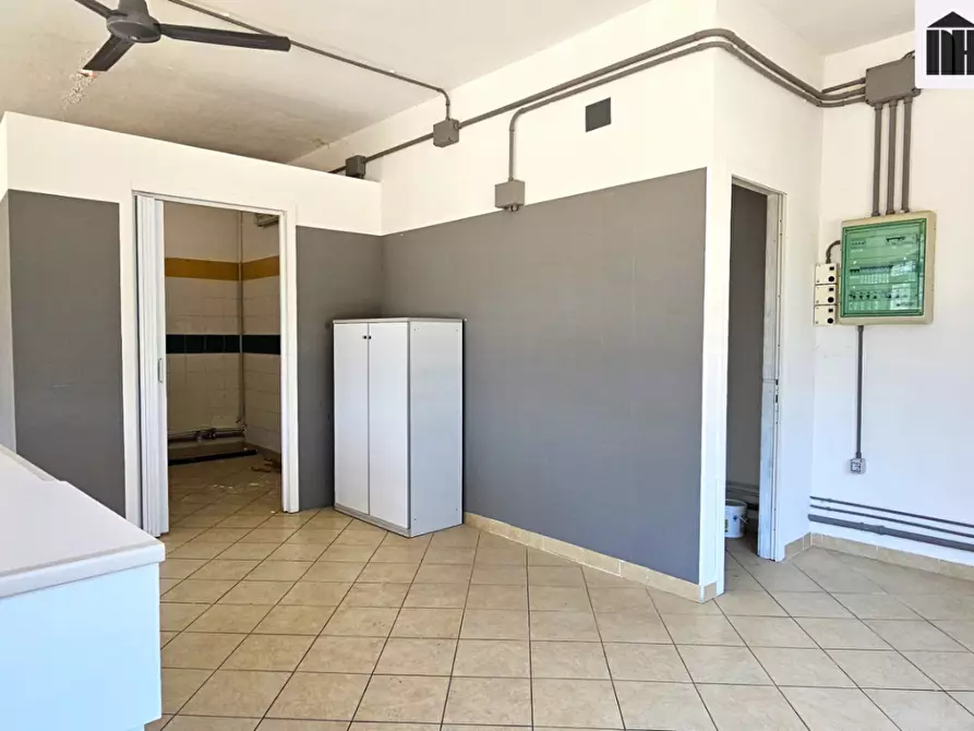 Immagine 10 di Locale commerciale in affitto  a Santa Croce Sull'arno